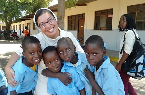 Irmã atuando na Educação na África